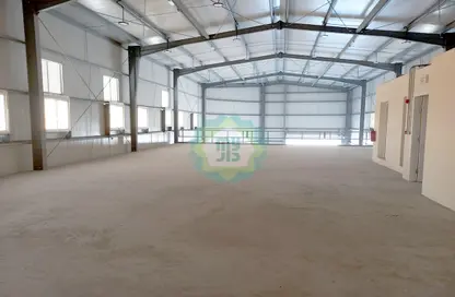 Warehouse - Studio - 4 Bathrooms for rent in Logistics Village Qatar - Al Wakra