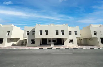 Villa - 4 Bedrooms - 4 Bathrooms for rent in Ain Khaled - Doha