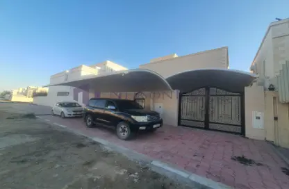 Villa - 7 Bedrooms for rent in Umm Qarn - Al Daayen