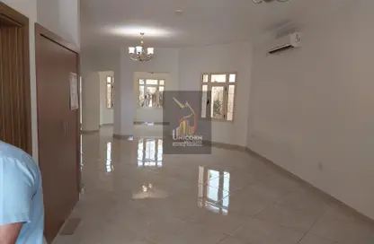 Villa - 4 Bedrooms - 5 Bathrooms for rent in Bu Hamour Street - Abu Hamour - Doha