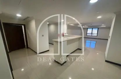 Apartment - 1 Bedroom - 2 Bathrooms for rent in East Porto Drive - Porto Arabia - The Pearl Island - Doha