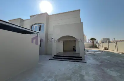 Villa - 4 Bedrooms - 5 Bathrooms for rent in Mamoura 18 - Al Maamoura - Doha