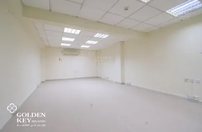 Office Space - Studio - 3 Bathrooms for rent in Al Mansoura - Al Mansoura - Doha