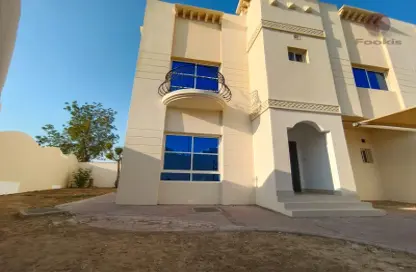 Villa - 4 Bedrooms - 4 Bathrooms for rent in OqbaBin Nafie Steet - Old Airport Road - Doha