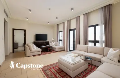 Apartment - 2 Bedrooms - 3 Bathrooms for rent in Mercato - Qanat Quartier - The Pearl Island - Doha