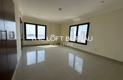 Apartment - 3 Bedrooms - 3 Bathrooms for rent in Tower 5 - Porto Arabia - The Pearl Island - Doha