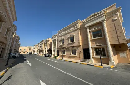 Compound - 5 Bedrooms - 4 Bathrooms for rent in Souk Al gharaffa - Al Gharrafa - Doha