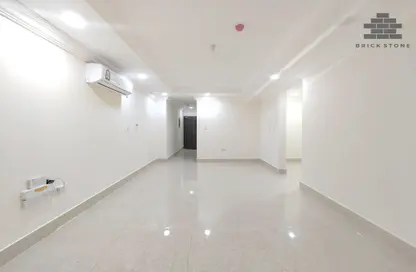 Apartment - 1 Bedroom - 2 Bathrooms for rent in Umm Ghuwalina - Umm Ghuwailina - Doha