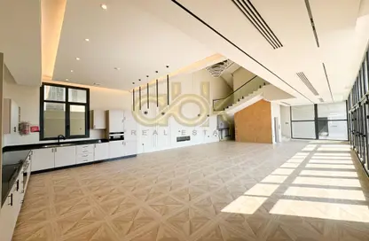 Villa - 6 Bedrooms - 7 Bathrooms for sale in Umm Qarn - Al Daayen