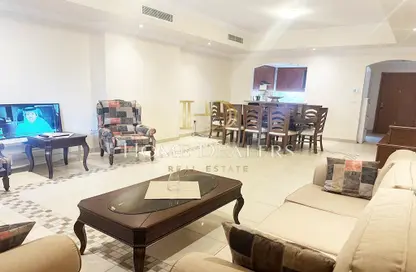 Apartment - 1 Bedroom - 2 Bathrooms for sale in West Porto Drive - Porto Arabia - The Pearl Island - Doha