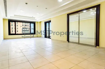 Apartment - 2 Bedrooms - 3 Bathrooms for sale in West Porto Drive - Porto Arabia - The Pearl Island - Doha