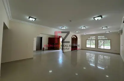 Apartment - 4 Bedrooms - 4 Bathrooms for rent in Souk Al gharaffa - Al Gharrafa - Doha