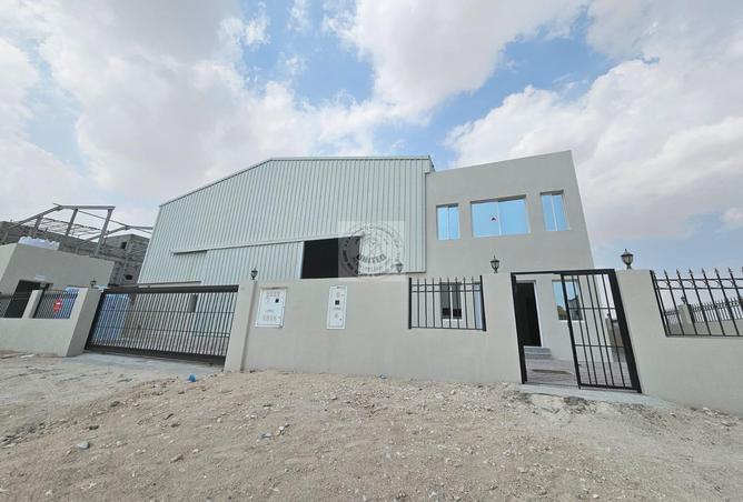 Warehouse - Studio - 6 Bathrooms for rent in Birkat Al Awamer - Al Wakra