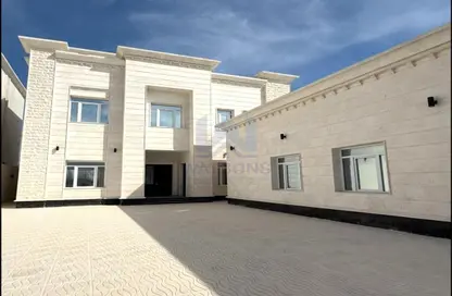 Villa - 7 Bedrooms for sale in Izghawa - Izghawa - Doha