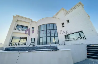 Villa - 6 Bedrooms for rent in The Villas - Qatar Entertainment City - Lusail