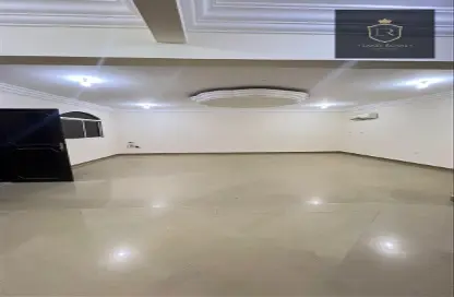 Villa - 4 Bedrooms - 4 Bathrooms for rent in Ain Khaled - Ain Khaled - Doha