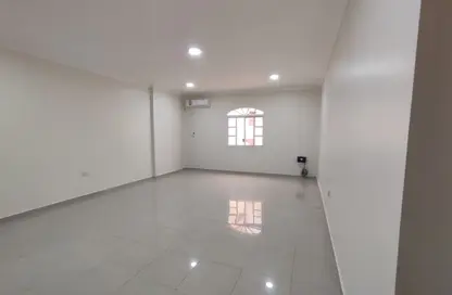 Apartment - 2 Bedrooms - 2 Bathrooms for rent in Al Nasr Street - Al Nasr - Doha