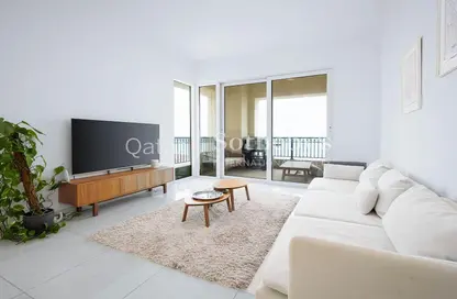 Apartment - 2 Bedrooms - 3 Bathrooms for sale in Viva East - Viva Bahriyah - The Pearl Island - Doha