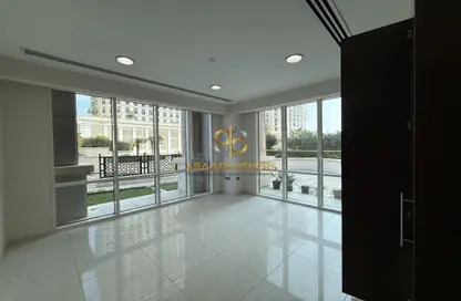 Apartment - 2 Bedrooms - 2 Bathrooms for rent in Viva West - Viva Bahriyah - The Pearl Island - Doha