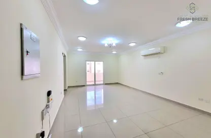 Apartment - 3 Bedrooms - 3 Bathrooms for rent in Umm Ghuwailina 4 - Umm Ghuwailina - Doha