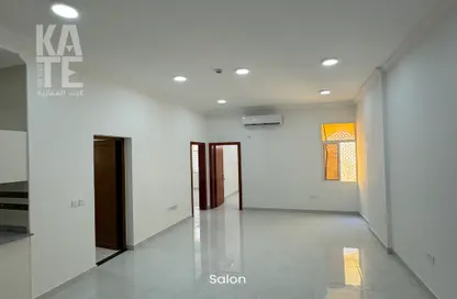 شقة - 2 غرف نوم - 2 حمامات للايجار في العزيزية - الدوحة