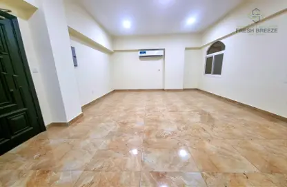 Apartment - 2 Bedrooms - 2 Bathrooms for rent in Umm Ghuwalina - Umm Ghuwailina - Doha