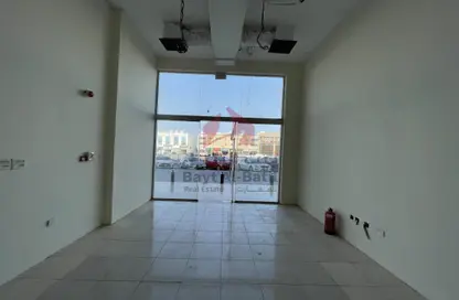 Shop - Studio for rent in Wholesale Market Street - Abu Hamour - Doha