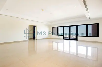 Apartment - 2 Bedrooms - 3 Bathrooms for sale in West Porto Drive - Porto Arabia - The Pearl Island - Doha