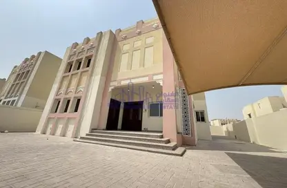 Villa - 5 Bedrooms - 5 Bathrooms for rent in Izghawa - Izghawa - Doha