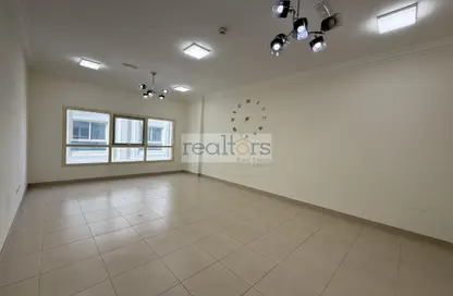 Apartment - 2 Bedrooms - 2 Bathrooms for rent in Al Zubair Bakkar Street - Al Sadd - Doha