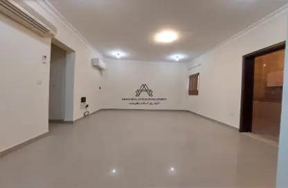 Apartment - 1 Bedroom - 2 Bathrooms for rent in Umm Ghuwailina - Doha