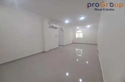 Apartment - 2 Bedrooms - 3 Bathrooms for rent in Ibn Asakir Street - Najma - Doha