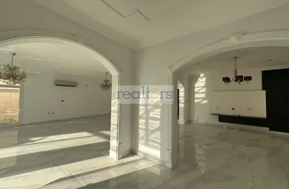 Villa - 4 Bedrooms - 6 Bathrooms for rent in Mamoura 18 - Al Maamoura - Doha