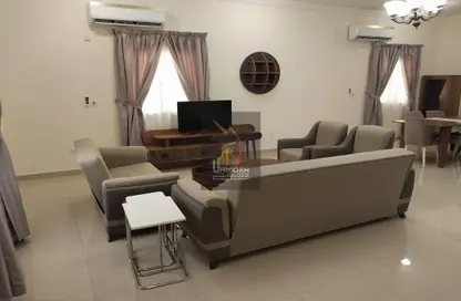 Compound - 4 Bedrooms - 5 Bathrooms for rent in Bu Hamour Street - Abu Hamour - Doha