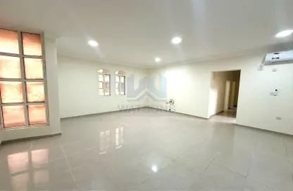 Apartment - 2 Bedrooms - 2 Bathrooms for rent in Al Nasr Street - Al Nasr - Doha