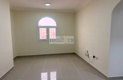 Apartment - 2 Bedrooms - 2 Bathrooms for rent in Bin Omran 35 - Fereej Bin Omran - Doha