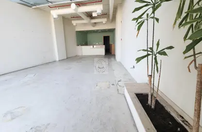 Shop - Studio - 2 Bathrooms for rent in Lusail City - Lusail