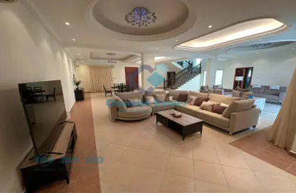 Villa - 4 Bedrooms - 5 Bathrooms for rent in Conference Centre Street - West Bay - Doha