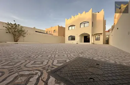 Villa - 6 Bedrooms - 6 Bathrooms for rent in Al Duhail - Doha