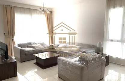 Apartment - 2 Bedrooms - 2 Bathrooms for rent in Viva West - Viva Bahriyah - The Pearl Island - Doha