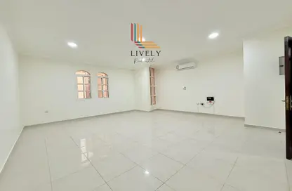 Apartment - 2 Bedrooms - 2 Bathrooms for rent in Al Nasr Street - Al Nasr - Doha