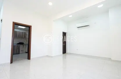 Apartment - 1 Bathroom for rent in Wholesale Market Street - Abu Hamour - Doha