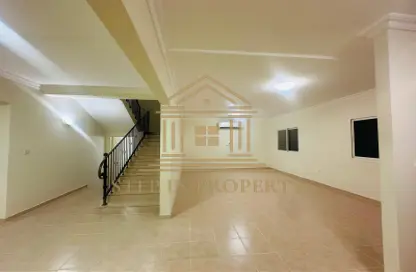 Villa - 3 Bedrooms - 4 Bathrooms for rent in Al Luqta - Al Luqta - Doha