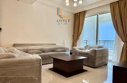 Apartment - 2 Bedrooms - 3 Bathrooms for rent in Viva West - Viva Bahriyah - The Pearl Island - Doha