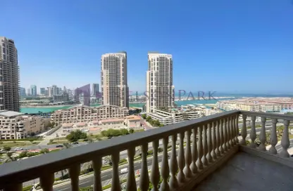 Apartment - 3 Bedrooms - 4 Bathrooms for rent in Piazza Arabia - Porto Arabia - The Pearl Island - Doha