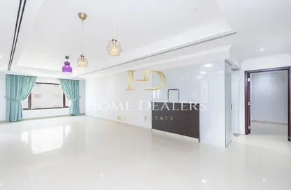 Apartment - 1 Bedroom - 2 Bathrooms for rent in West Porto Drive - Porto Arabia - The Pearl Island - Doha