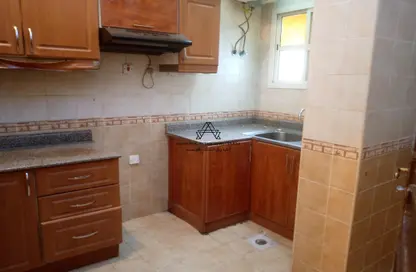 Apartment - 2 Bedrooms - 2 Bathrooms for rent in Umm Ghuwalina - Umm Ghuwailina - Doha