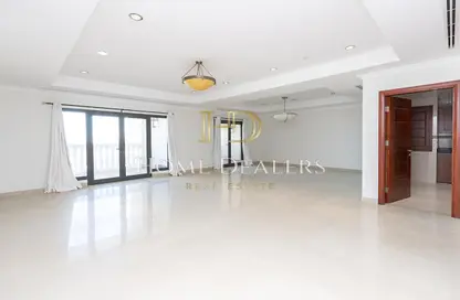 Apartment - 2 Bedrooms - 3 Bathrooms for sale in West Porto Drive - Porto Arabia - The Pearl Island - Doha