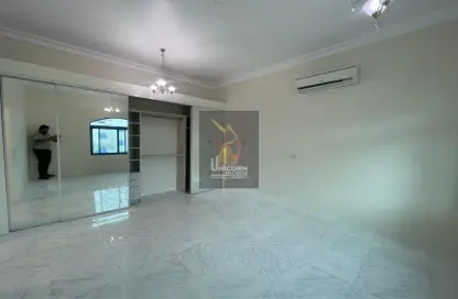 Compound - 5 Bedrooms - 3 Bathrooms for rent in Al Nuaija Street - Al Nuaija - Doha