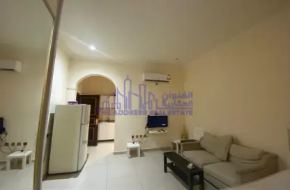 Apartment - 1 Bathroom for rent in Street 871 - Al Duhail South - Al Duhail - Doha